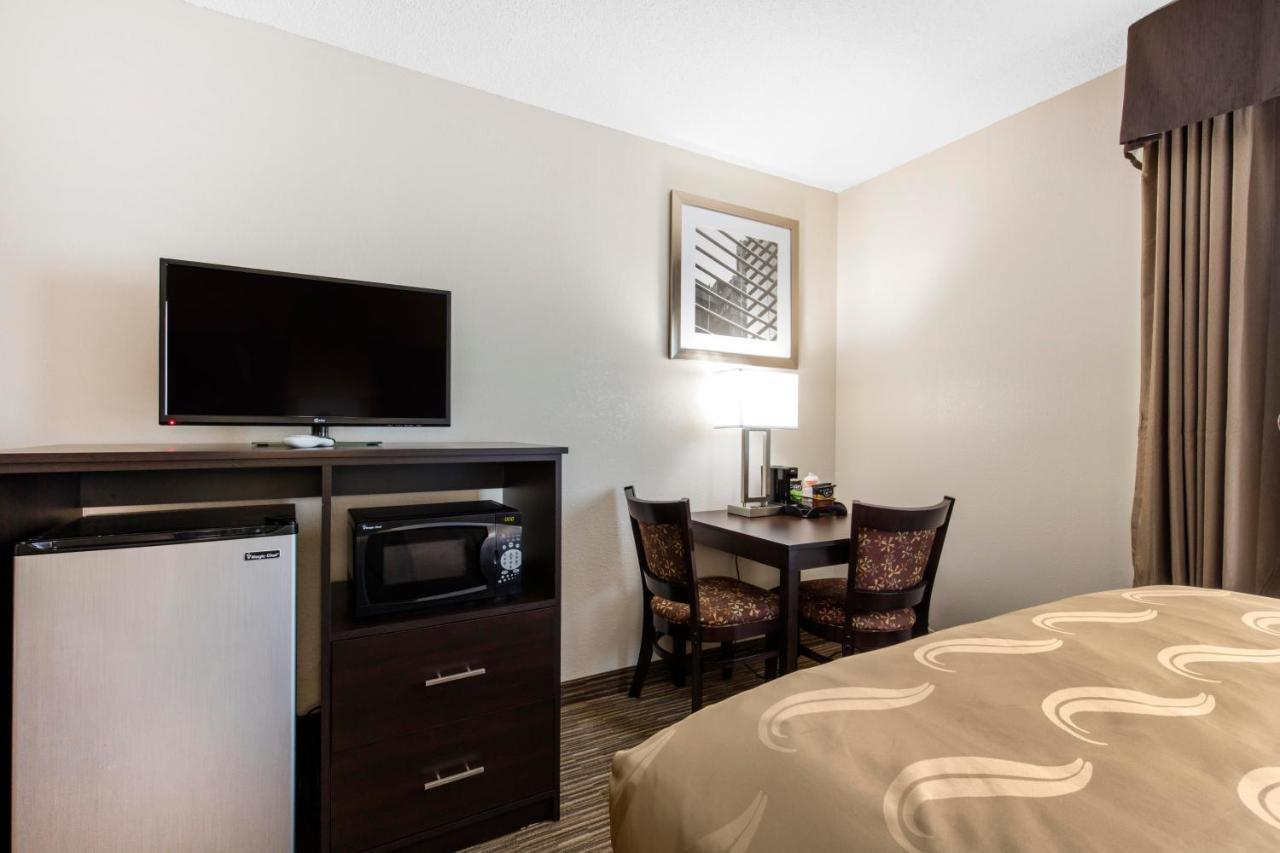 Quality Inn & Suites Metropolis I-24 Exteriér fotografie